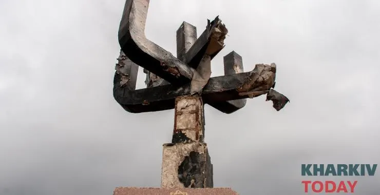 Разрушенный в результате российского нападения на Украину мемориал жертвам Холокоста в Харькове.