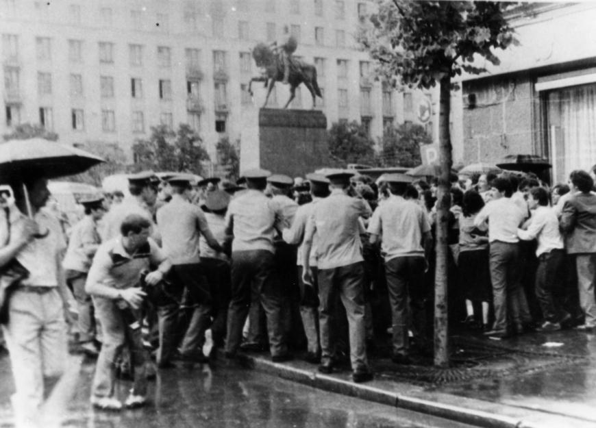 Crimean Tatar protest near the Moscow Council bulding. August 28, 1988.