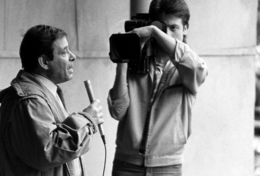 Митинг в Юсуповском саду в Ленинграде, 14 июня 1988. Фото: Владимир Меклер / Фонд Иофе