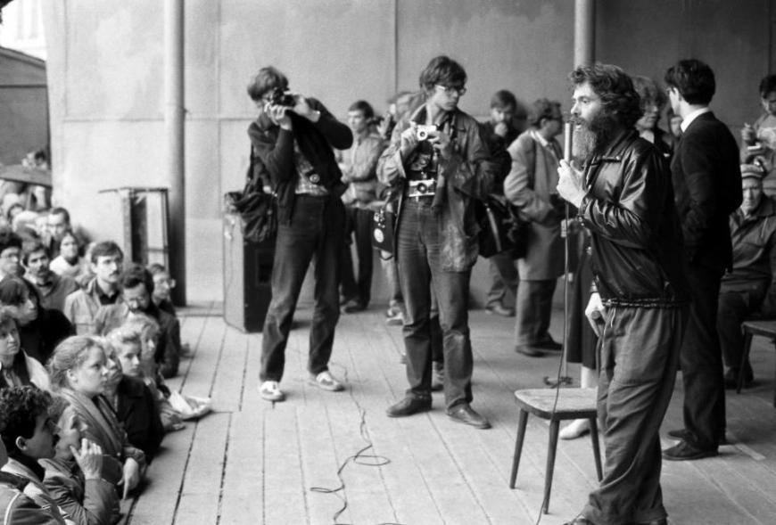 Митинг в Юсуповском саду в Ленинграде, 14 июня 1988. Фото: Владимир Меклер / Фонд Иофе